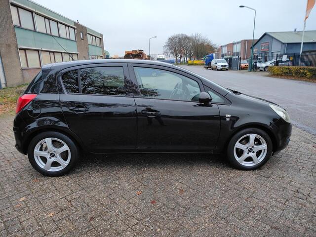 Opel Corsa 1.2. Automaat  let op: olieverbruik