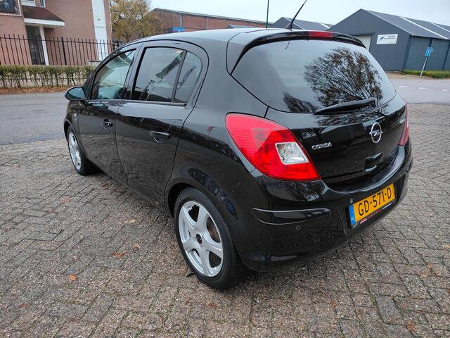 Opel Corsa 1.2. Automaat  let op: olieverbruik