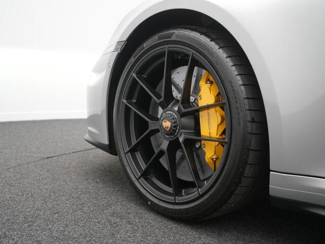 Porsche 911 Carrera GTS