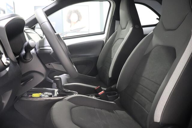 Toyota Aygo X Hybrid 115 GR Sport, JBL, Stoelverwarming, Sensoren, Apple Carplay/Android Auto, Inruilpremie �1.500,-