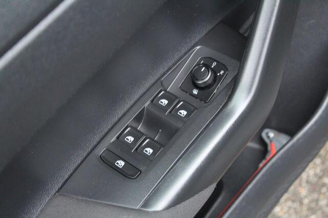 Volkswagen Polo 1.0 TSI Comfortline Business 95PK | Navigatie | Navigatie | Parkeersensoren | Cruise Control