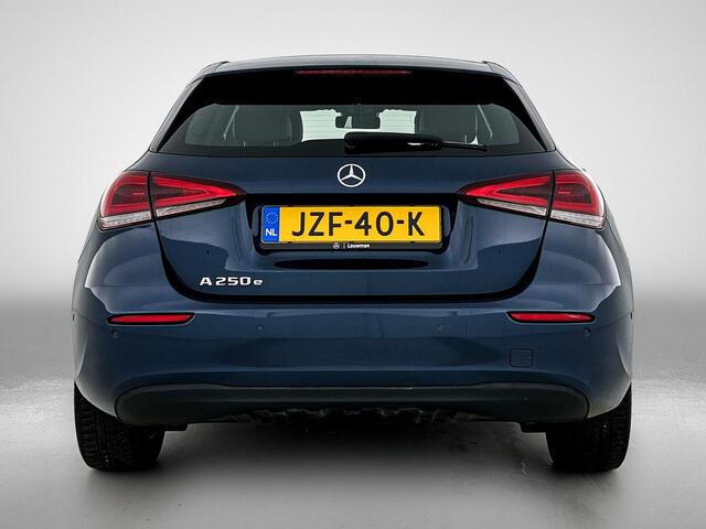 Mercedes-Benz A-Klasse 250 e Plug-In Hybride | Ledkoplampen | Stoelverwarming | Cruise control | Achteruitrijcamera | Inclusief 24 maanden MB Certified garantie voo