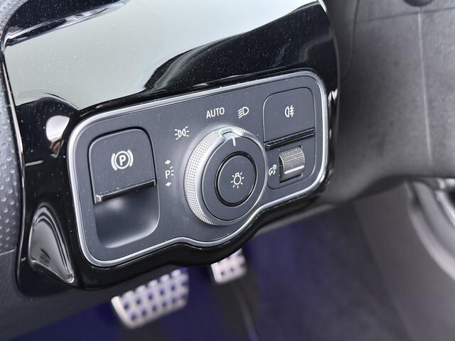 Mercedes-Benz CLA-Klasse 250e AMG // SoH 92,2% // Keyless Entry // Sfeerverlichting // Camera // 19 AMG Velgen // Apple Carplay // Android Auto // Privacy Glas