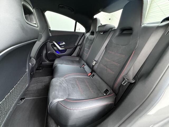 Mercedes-Benz CLA-Klasse 250e AMG // SoH 92,2% // Keyless Entry // Sfeerverlichting // Camera // 19 AMG Velgen // Apple Carplay // Android Auto // Privacy Glas