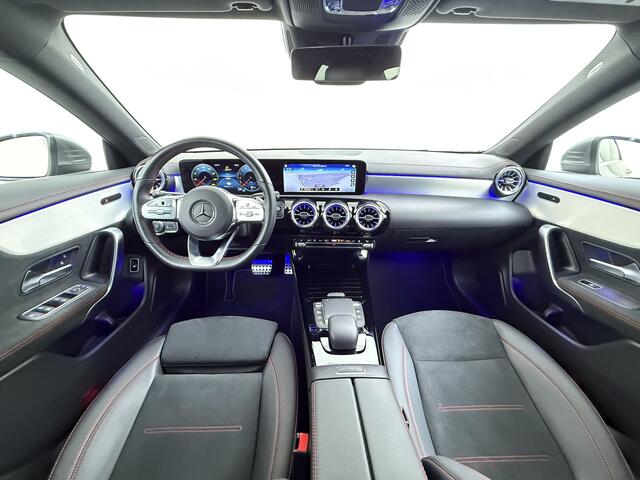 Mercedes-Benz CLA-Klasse 250e AMG // SoH 92,2% // Keyless Entry // Sfeerverlichting // Camera // 19 AMG Velgen // Apple Carplay // Android Auto // Privacy Glas