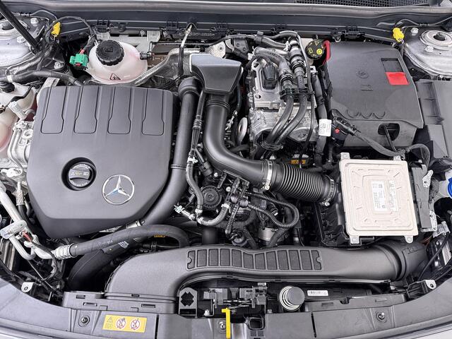 Mercedes-Benz CLA-Klasse 250e AMG // SoH 92,2% // Keyless Entry // Sfeerverlichting // Camera // 19 AMG Velgen // Apple Carplay // Android Auto // Privacy Glas