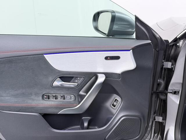 Mercedes-Benz CLA-Klasse 250e AMG // SoH 92,2% // Keyless Entry // Sfeerverlichting // Camera // 19 AMG Velgen // Apple Carplay // Android Auto // Privacy Glas