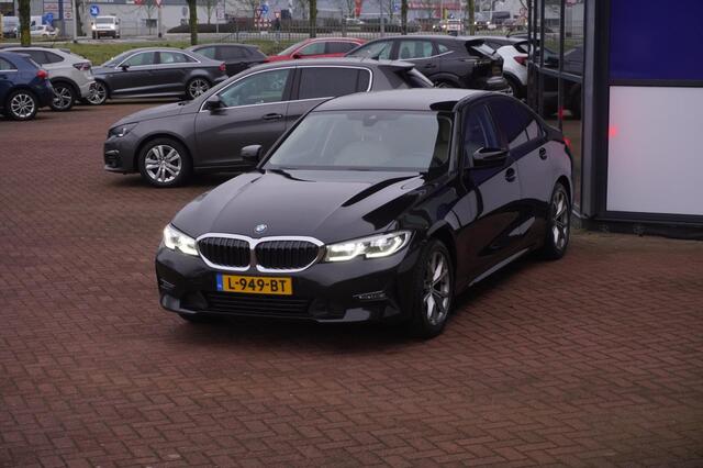 BMW 3-Serie 318i High Executive+Vitrual+Volleder+Stoel-verw+laser-LED+elek-trekhaak+Privacy-Glass= ORIG/NL