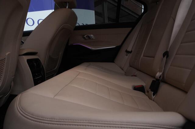 BMW 3-Serie 318i High Executive+Vitrual+Volleder+Stoel-verw+laser-LED+elek-trekhaak+Privacy-Glass= ORIG/NL