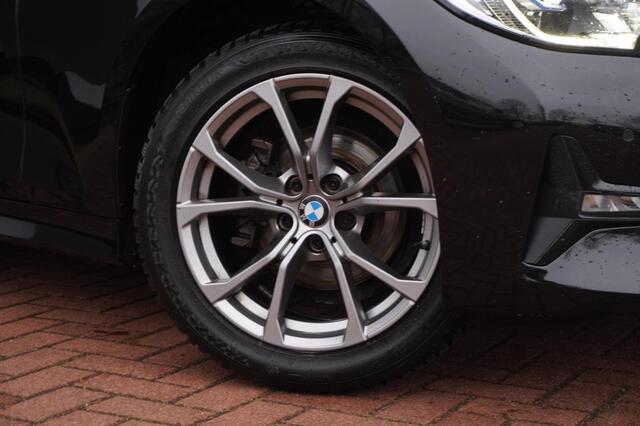 BMW 3-Serie 318i High Executive+Vitrual+Volleder+Stoel-verw+laser-LED+elek-trekhaak+Privacy-Glass= ORIG/NL