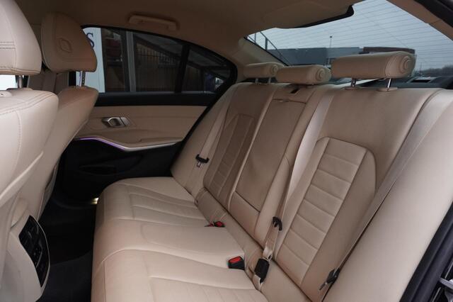 BMW 3-Serie 318i High Executive+Vitrual+Volleder+Stoel-verw+laser-LED+elek-trekhaak+Privacy-Glass= ORIG/NL