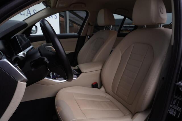 BMW 3-Serie 318i High Executive+Vitrual+Volleder+Stoel-verw+laser-LED+elek-trekhaak+Privacy-Glass= ORIG/NL