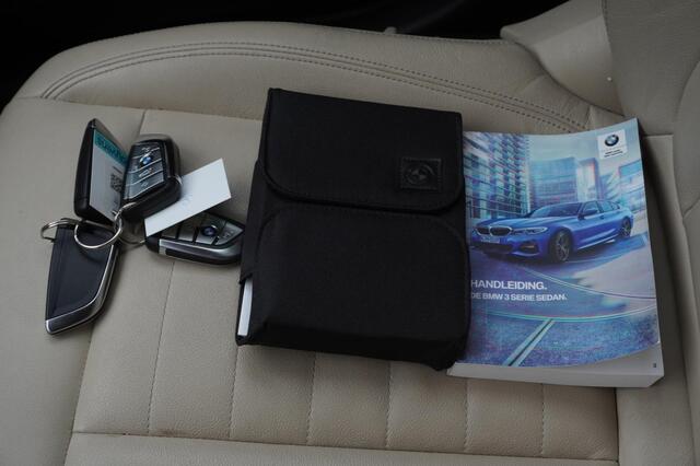 BMW 3-Serie 318i High Executive+Vitrual+Volleder+Stoel-verw+laser-LED+elek-trekhaak+Privacy-Glass= ORIG/NL