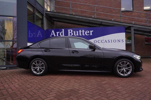 BMW 3-Serie 318i High Executive+Vitrual+Volleder+Stoel-verw+laser-LED+elek-trekhaak+Privacy-Glass= ORIG/NL