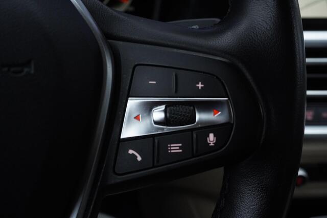BMW 3-Serie 318i High Executive+Vitrual+Volleder+Stoel-verw+laser-LED+elek-trekhaak+Privacy-Glass= ORIG/NL