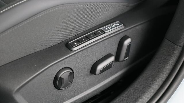 Volkswagen Golf 1.5 eHybrid 204pk Life Edition DSG / Navigatie / Stoel+Stuurverwarming / Camera