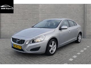 VOLVO S60 2.0 D3 Intro Edition | Navi | Clima | Lichtmetalen velgen | Trekhaak | Sensoren |