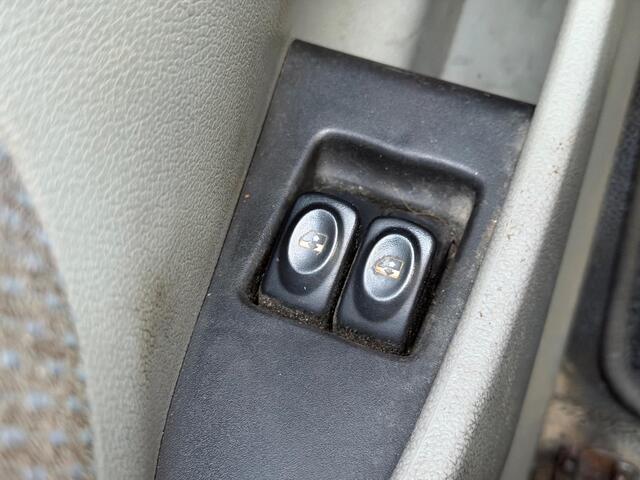 Renault Kangoo 1.4 Privil�ge Elek ramen apk 9-26