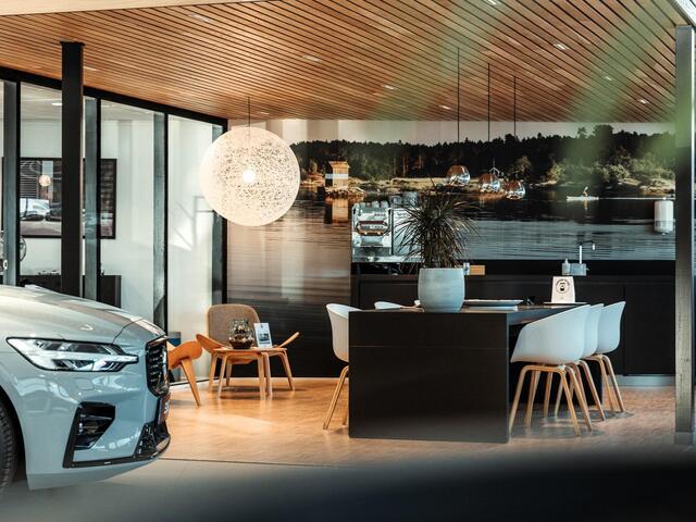 Volvo V90 T6 Recharge AWD Core Bright Trekhaak / Automaat / 360 camera / Privacy glas / Adaptive cruise control / Leder interieur / Google Maps navi