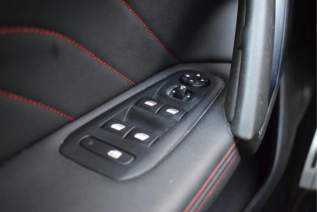 Peugeot 308 1.2 GT 130PK | Black Pack | NL-Auto | Automaat | Panoramadak | Leder