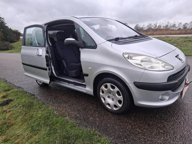 Peugeot 1007 1.4 Sesam Gentry | Airco |