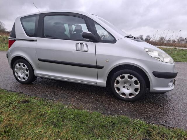 Peugeot 1007 1.4 Sesam Gentry | Airco |