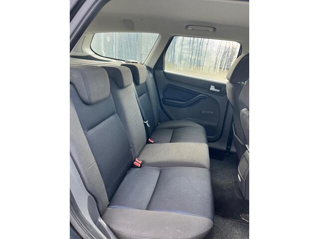 Ford Focus Wagon 1.8-16V Ambiente Flexifuel Luxe opties