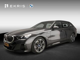 BMW 5-SERIE Touring 530e | M-Sportpakket | LED | HUD | Sportstoelen | Stoelverwarming | Surround view | DAB | Alu 19 inch