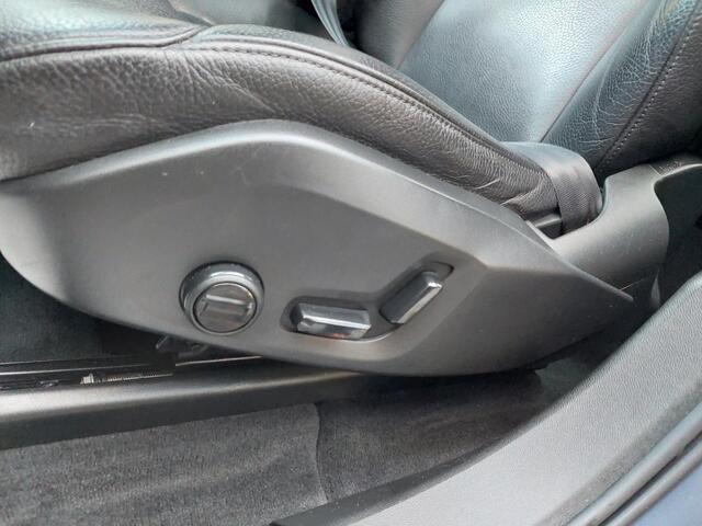 Volvo XC60 2.0 Recharge T6 AWD Panorma Dak Apple carplay Leer Navi Trekhaak Keyless Telefoon Led lampen 18inch Achteruitrij camera