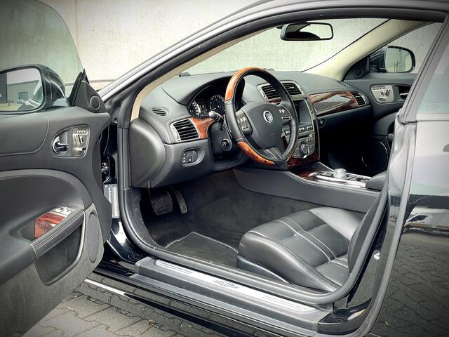 Jaguar XK 5.0 V8 Coup� / FULL SERVICE FILE / XK SPECIALIST