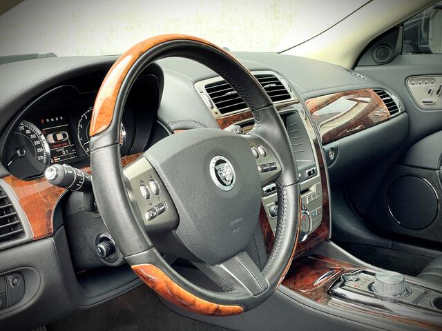 Jaguar XK 5.0 V8 Coup� / FULL SERVICE FILE / XK SPECIALIST