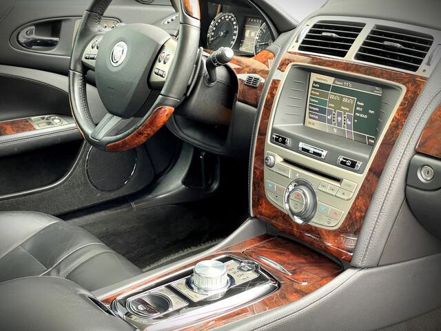 Jaguar XK 5.0 V8 Coup� / FULL SERVICE FILE / XK SPECIALIST