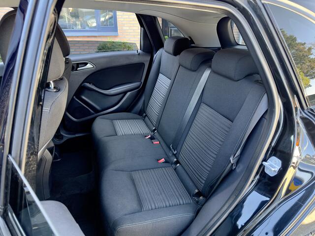 Mercedes-Benz B-Klasse 180 AUT7 AMBITION NAVI AIRCO LED 18-INCH-AMG VELGEN PDC