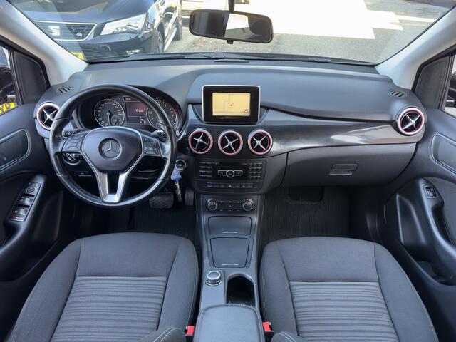 Mercedes-Benz B-Klasse 180 AUT7 AMBITION NAVI AIRCO LED 18-INCH-AMG VELGEN PDC
