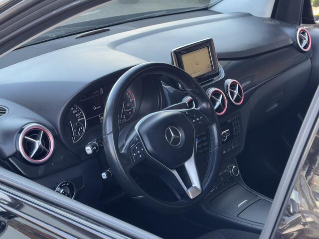 Mercedes-Benz B-Klasse 180 AUT7 AMBITION NAVI AIRCO LED 18-INCH-AMG VELGEN PDC