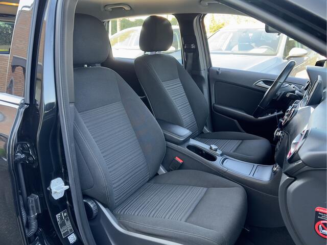 Mercedes-Benz B-Klasse 180 AUT7 AMBITION NAVI AIRCO LED 18-INCH-AMG VELGEN PDC