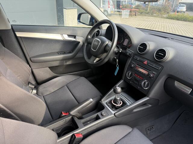 Audi A3 SPORTBACK 1.6 FSI Attraction