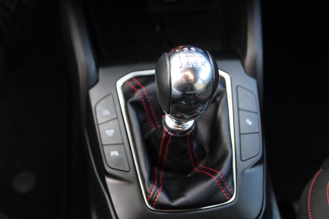 Ford Focus Wagon 1.0 EcoBoost 125 PK Hybrid ST Line TREKHAAK | WINTER- PACK | Camera |