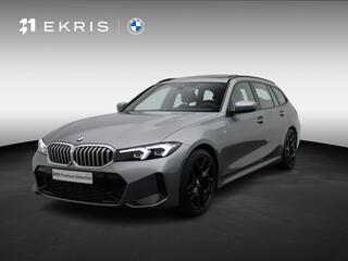 BMW 3-SERIE Touring 318i M Sportpakket | Trekhaak | Achteruitrijcamera | Panoramadak | Parking Assistant | DAB | 19'' | Lentevoordeel