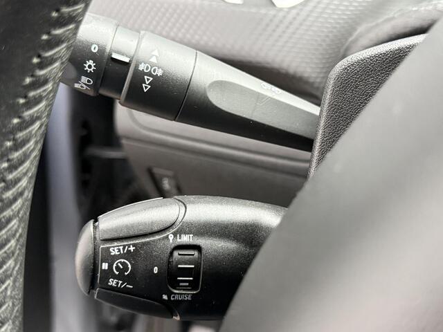 Peugeot 2008 1.2 Hoge Instap Airco Cruise Led Carplay Pdc 19 Vol Opties Eerste Eigenaar 67968 KM Gereden Perfecte Staat