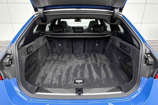 BMW M5 Touring M5 | M Carbon keramische remmen | Carbon pakket | Bowers & Wilkins | M Driver's Pack | Selections 500