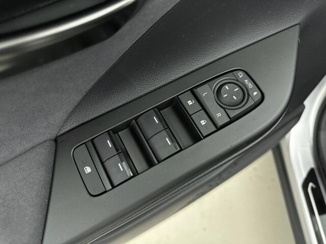 Toyota C-HR 1.8 Hybrid 140 Executive | DEMO | Navigatie | Stoelverwarming | PDC | ACC | JBL|
