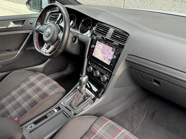 Volkswagen Golf 2.0 TSI GTI Performance Krijt grijs 245 PK Apple Carplay