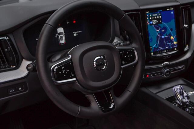 Volvo XC60 2.0 T6 Plug-in hybrid AWD HUD Panodak Leder Navi Camera Elektr. bedienbare achterklep Sfeerverlichting PDC LM velgen BTW auto SPLINTER