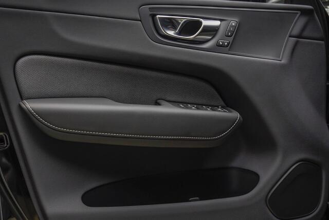 Volvo XC60 2.0 T6 Plug-in hybrid AWD HUD Panodak Leder Navi Camera Elektr. bedienbare achterklep Sfeerverlichting PDC LM velgen BTW auto SPLINTER