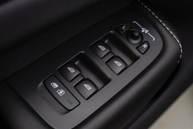 Volvo XC60 2.0 T6 Plug-in hybrid AWD HUD Panodak Leder Navi Camera Elektr. bedienbare achterklep Sfeerverlichting PDC LM velgen BTW auto SPLINTER