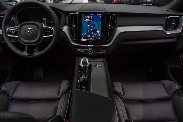 Volvo XC60 2.0 T6 Plug-in hybrid AWD HUD Panodak Leder Navi Camera Elektr. bedienbare achterklep Sfeerverlichting PDC LM velgen BTW auto SPLINTER