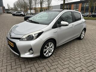TOYOTA YARIS 1.5 Full Hybrid Dyn. 1e EIG DEALER PANO STOELVW.