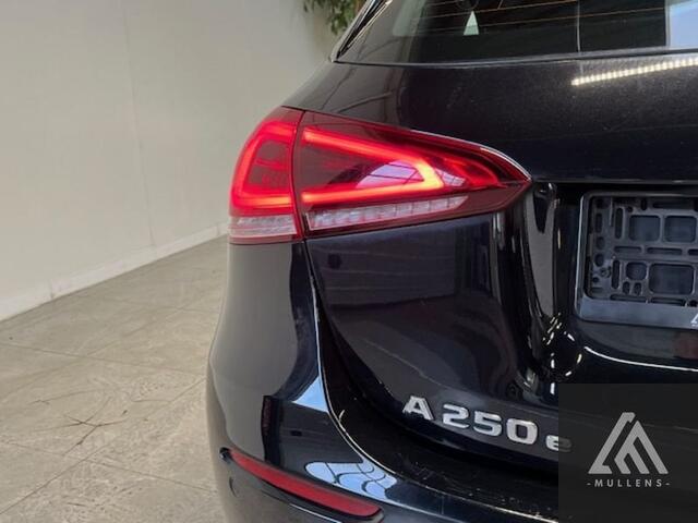 Mercedes-Benz CLA-Klasse Business Solution 1.3i 218 pk Plug in hybride 8G-DCT Navi + Leder
