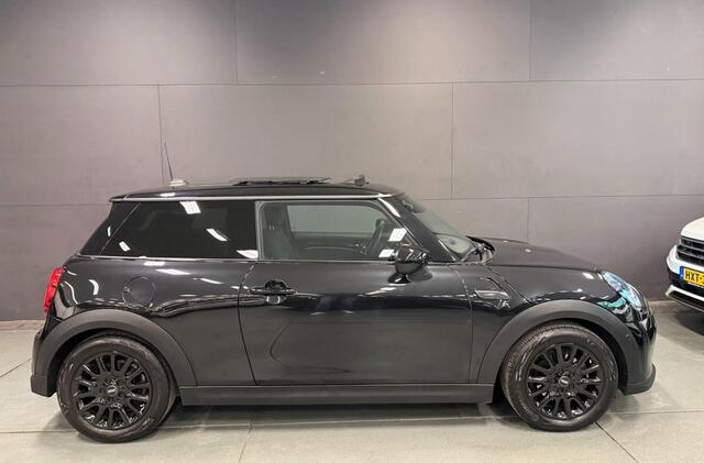 Mini Cooper 1.5 Cooper BLACK-EDITION PANO/H-UP/NAVI/CAM/DAB/CARPLAY/H-KARDON///